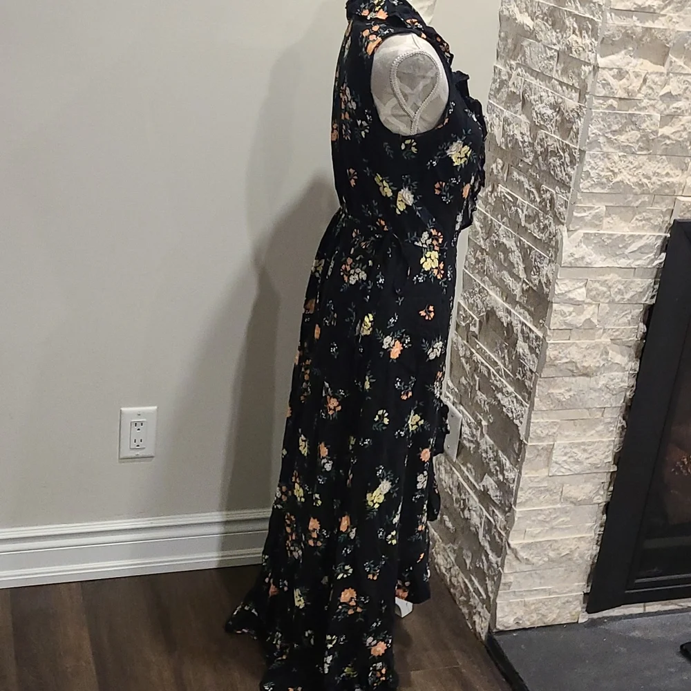 Apricot Floral wrap dress with ruffled front - Picture 5 of 8